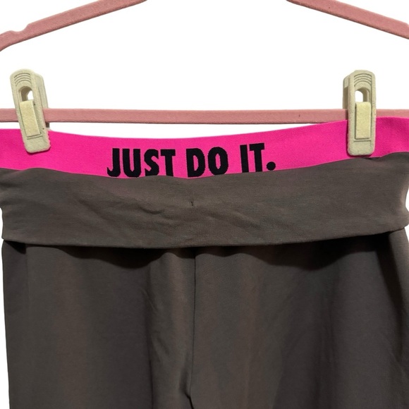 Nike - Just Do It - athletic/ athleisure/ workout / running Capris - size S NWT - Picture 2 of 5